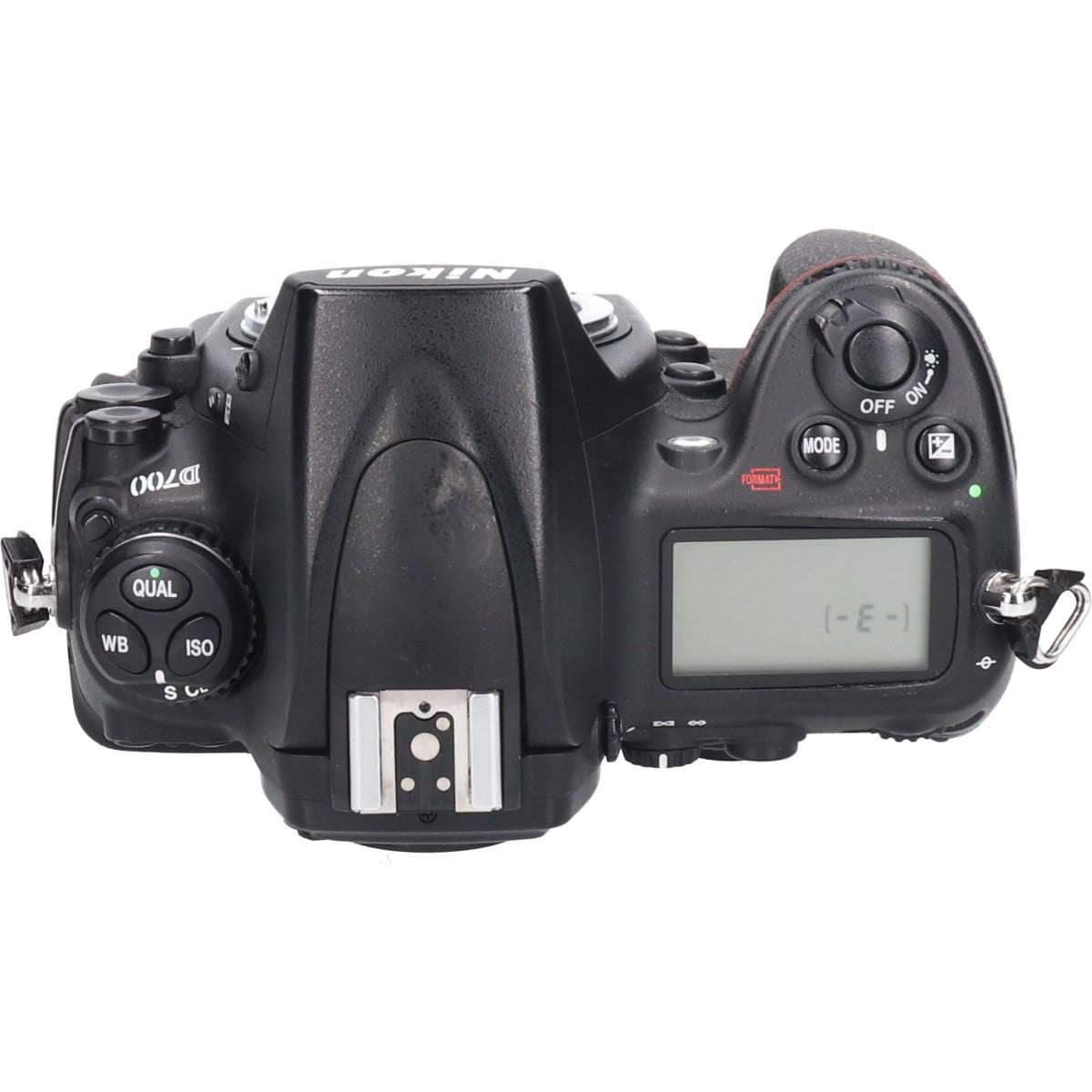 D700