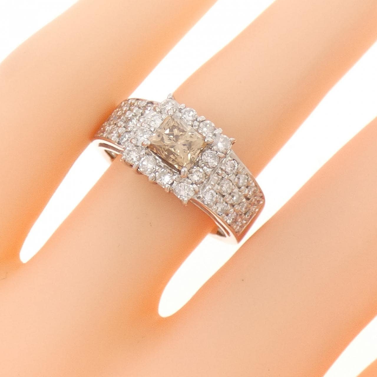 PT900 ダイヤモンド リング 0.773CT