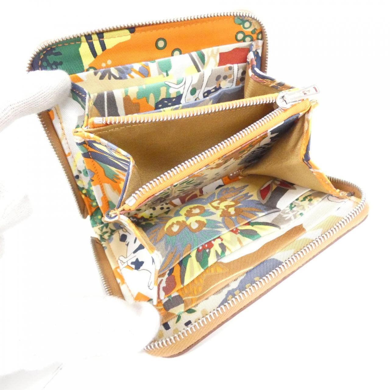 エルメス EN LIBERTE シルク イン コンパクト 084541CK 財布