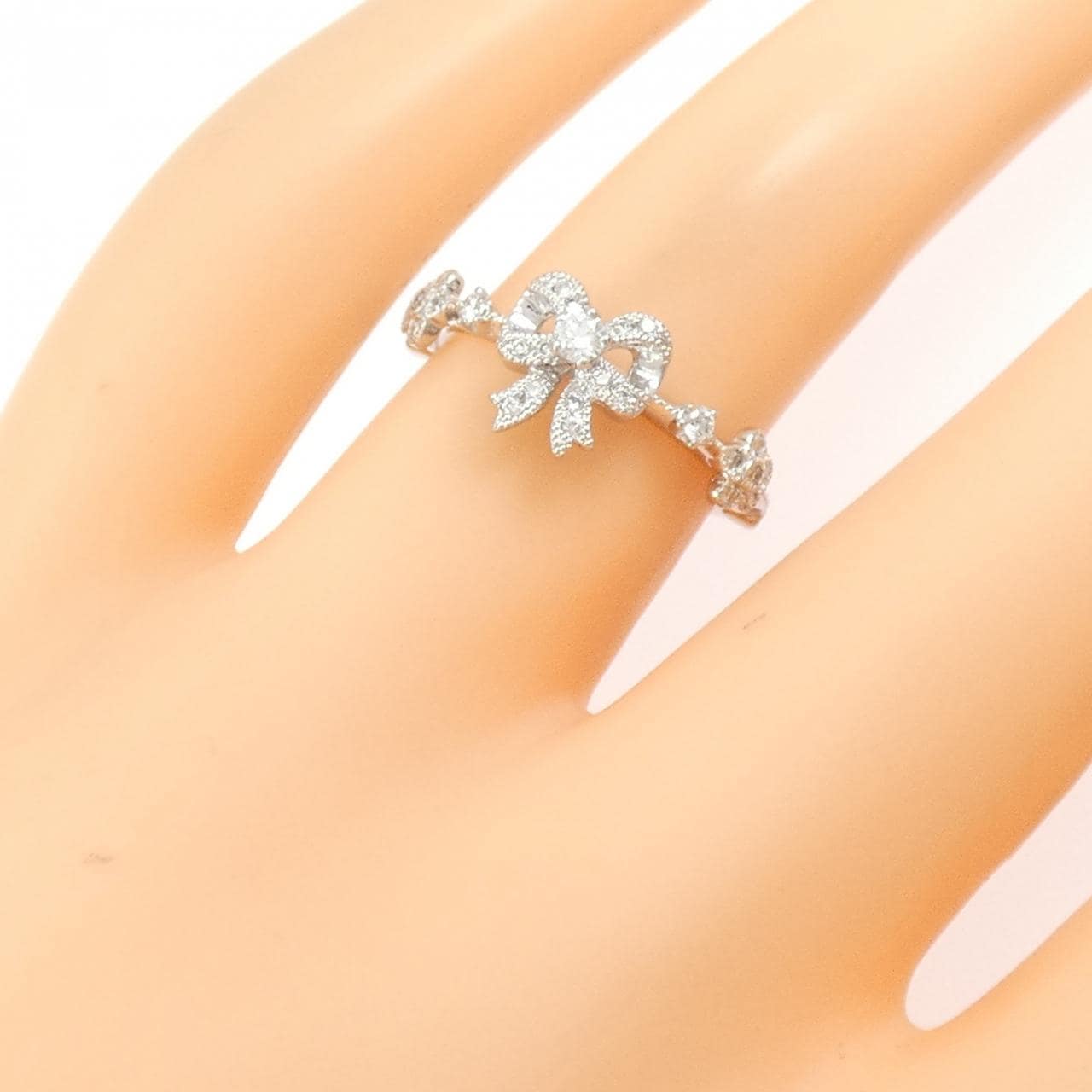PT900 リボン ダイヤモンド リング 0.18CT