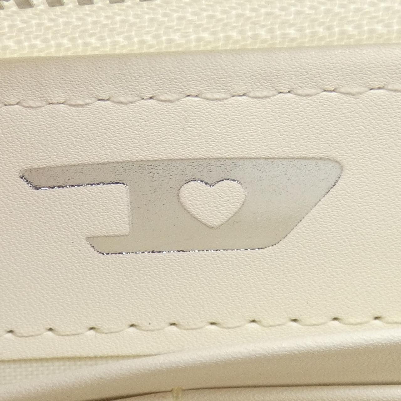 ディーゼル DIESEL 24 ZIP AROUND D-HEART WALLET