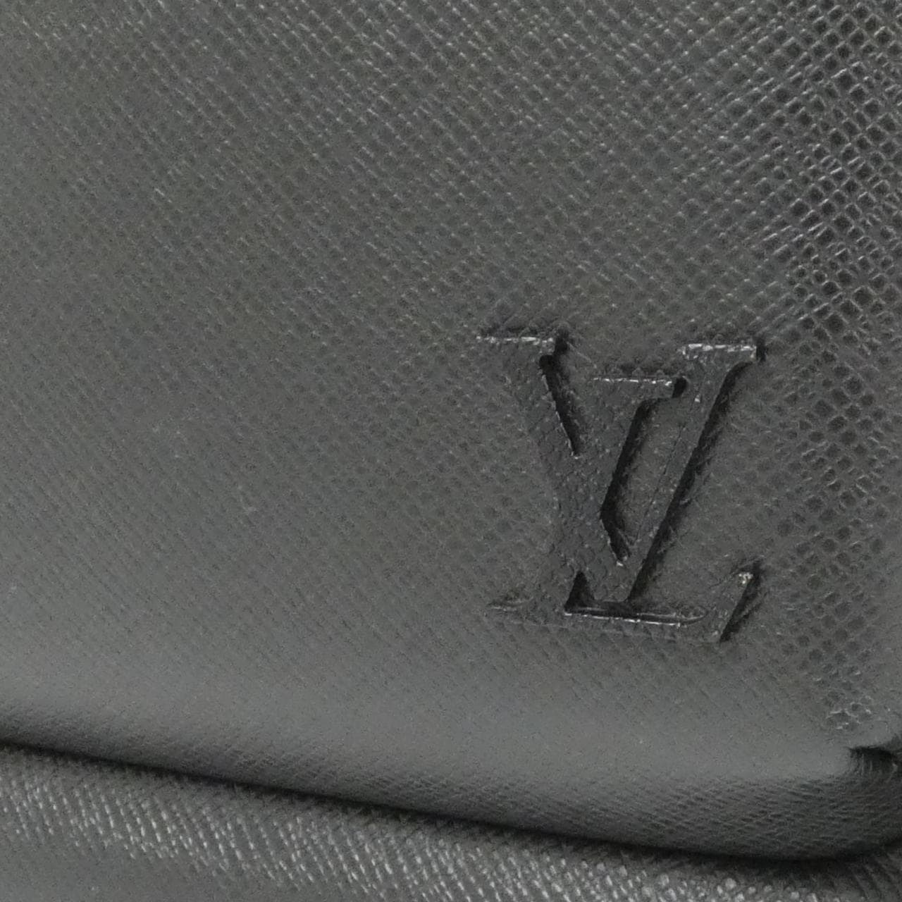 ルイヴィトン タイガ アヴェニュー スリングバッグ M30977 リュックサック