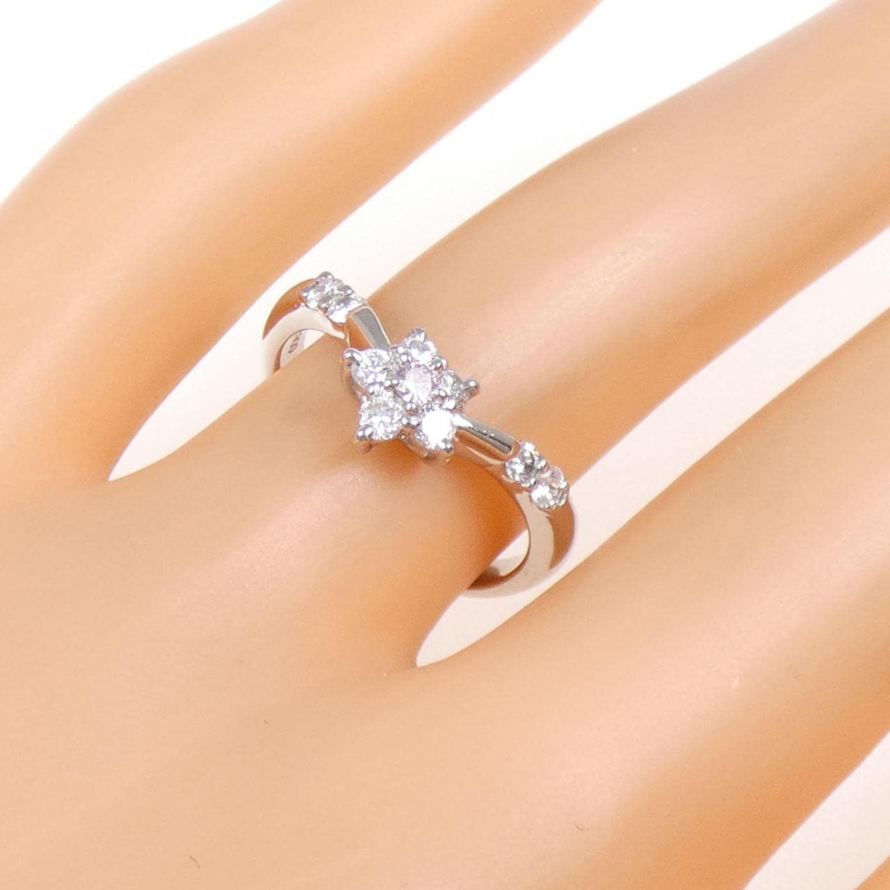 PT900 フラワー ダイヤモンド リング 0.31CT