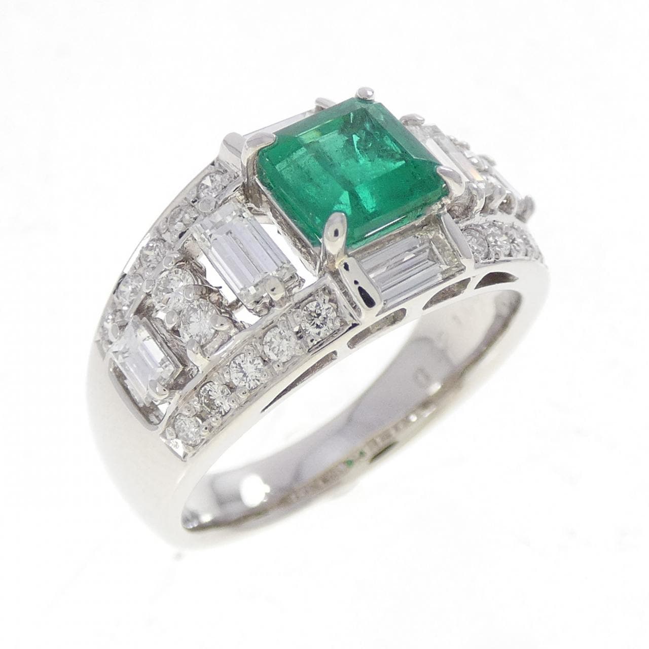 PT900 エメラルド リング 0.92CT