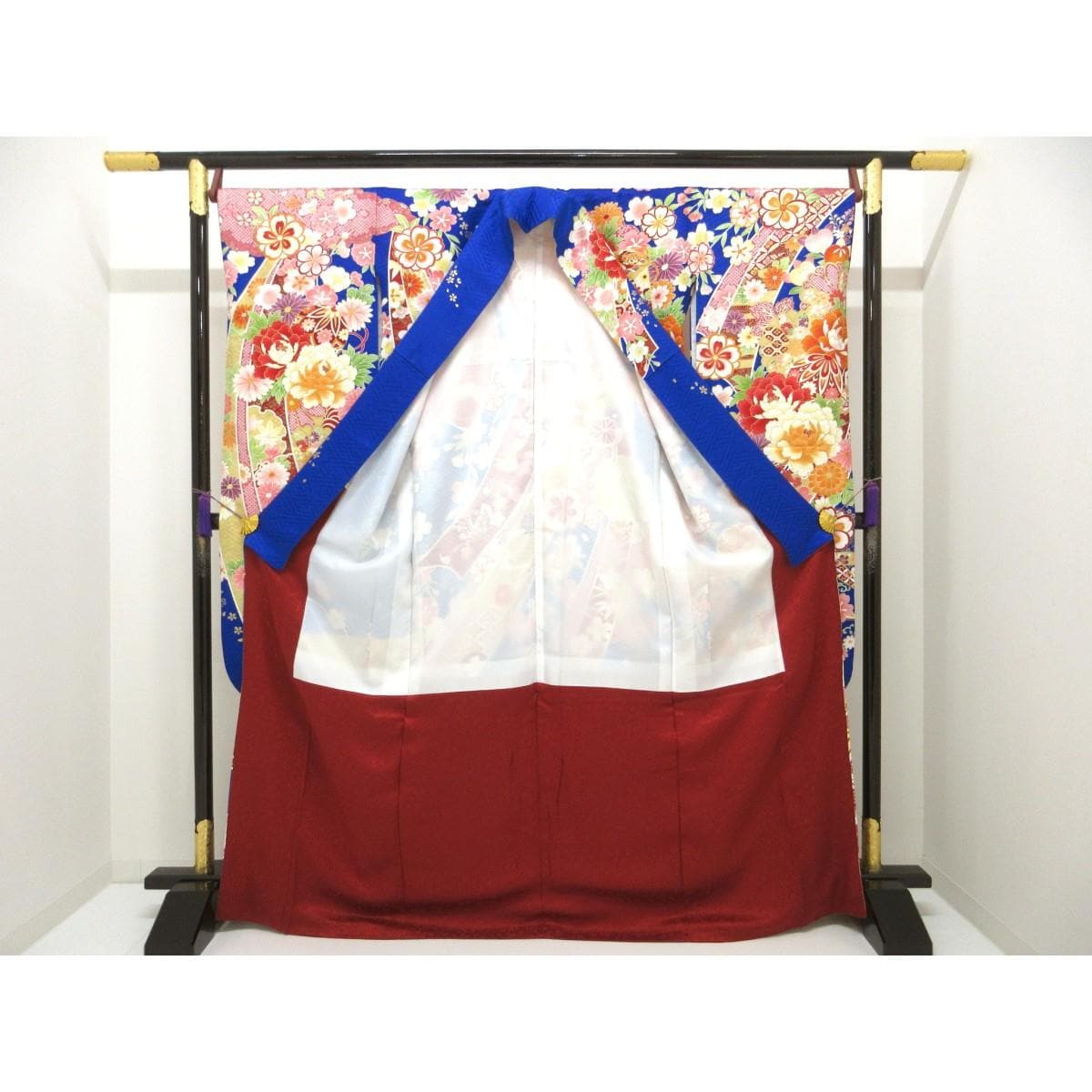 振袖　友禅金彩加工　刺繍入り
