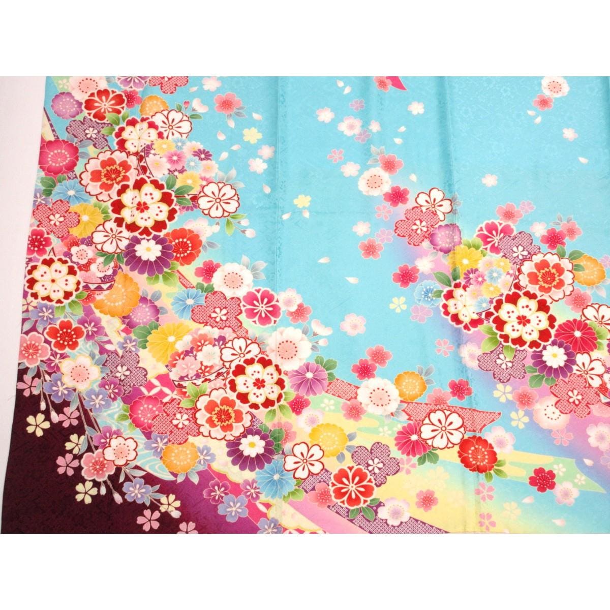 振袖　友禅加工刺繍入り　ボカシ染