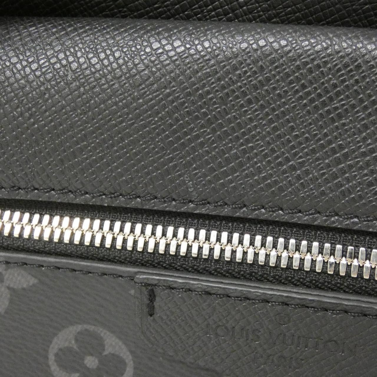 ルイヴィトン タイガ ラマ アウトドア メッセンジャー PM M30233 ショルダーバッグ