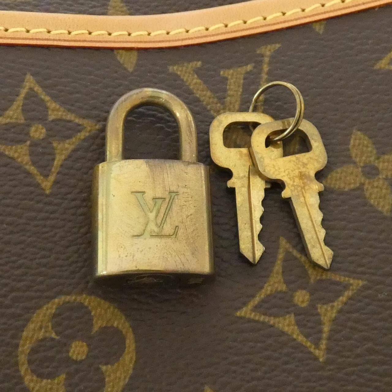 ルイヴィトン モノグラム トゥルーヴィル M42228 バッグ