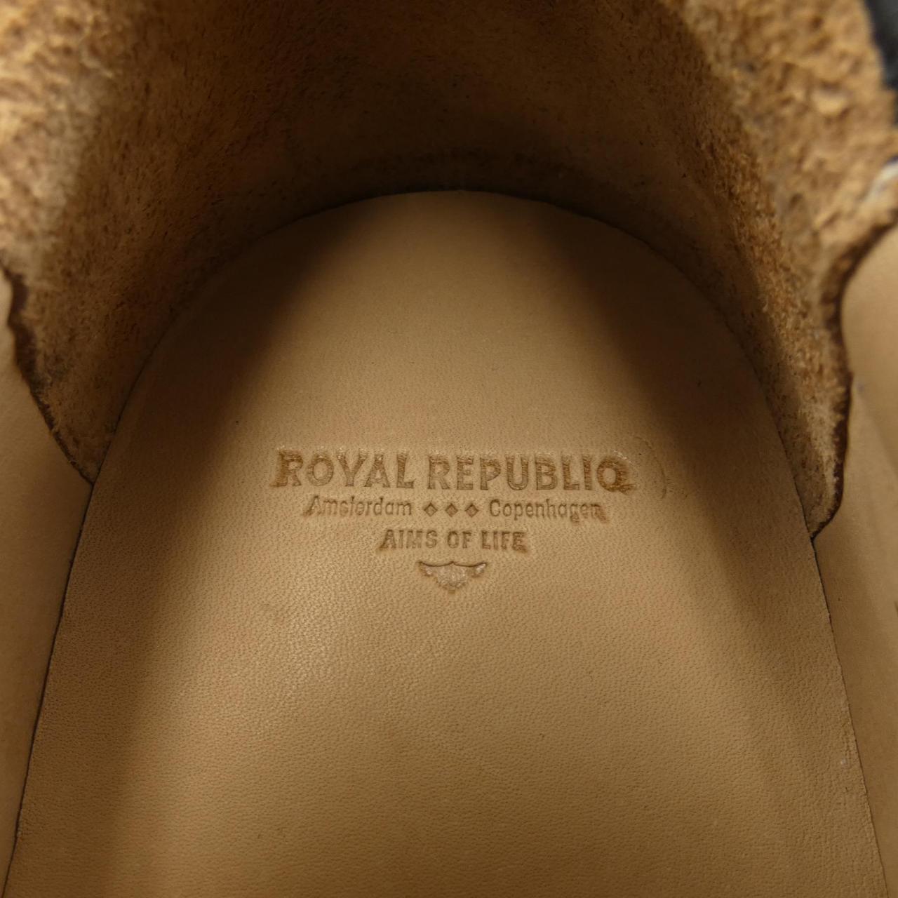 ROYAL REPUBLIQ スニーカー