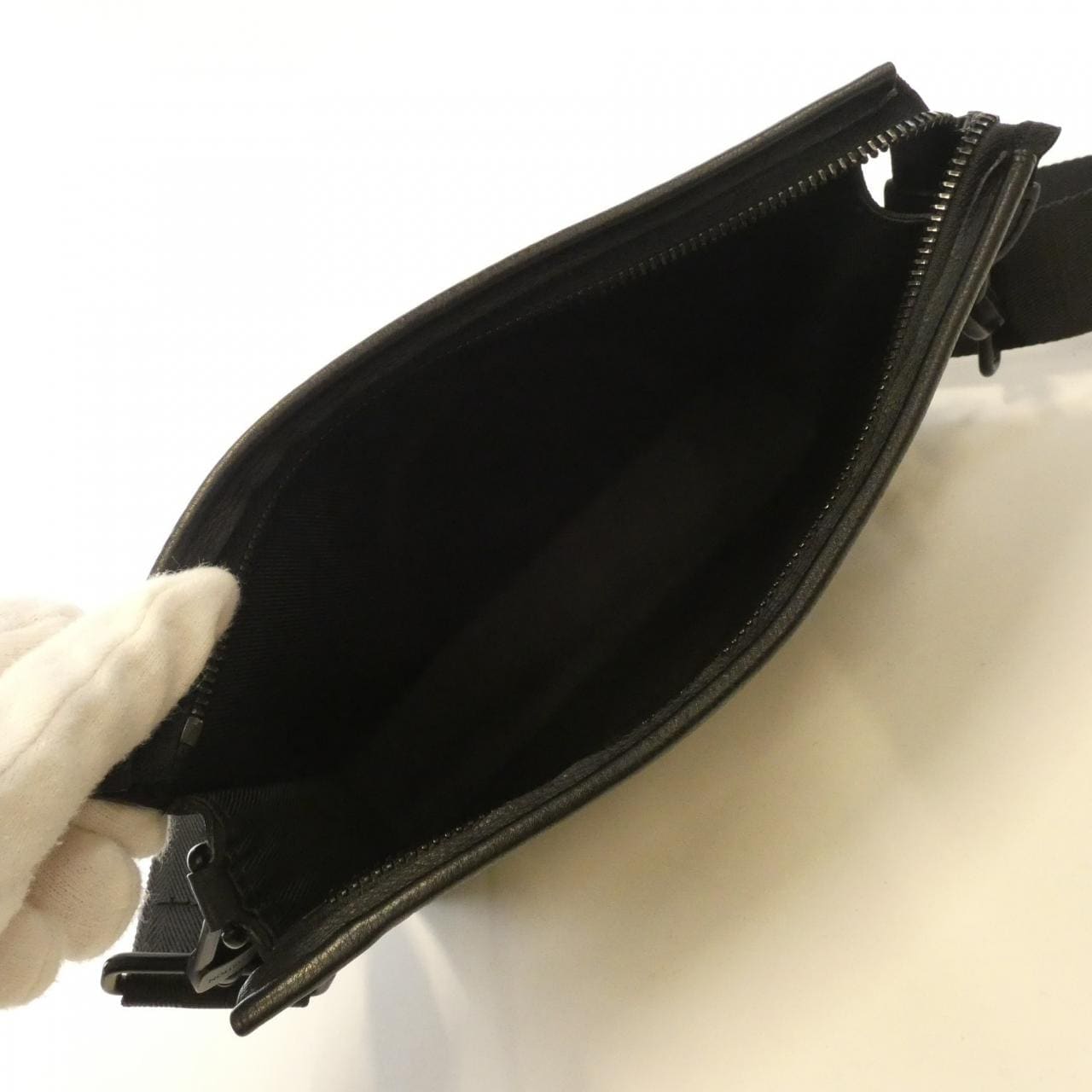 ルイヴィトン モノグラム シャドウ ガストン ウエアラブル ウォレット M81115 ショルダーバッグ