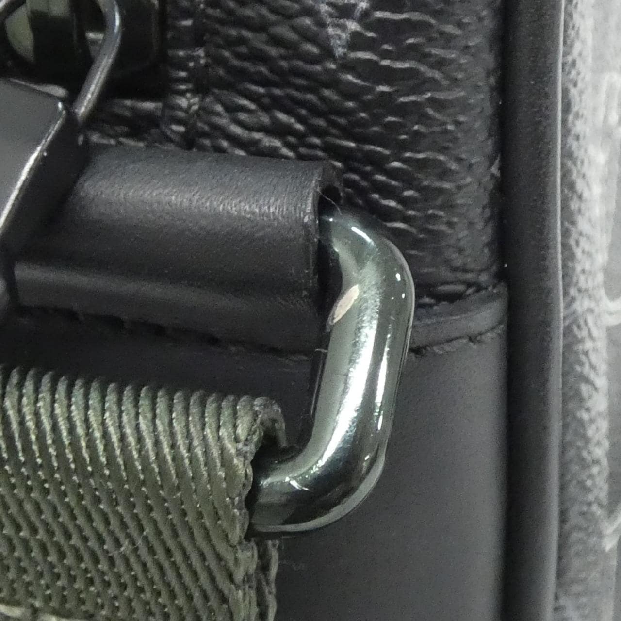 ルイヴィトン モノグラム エクリプス ダヌーブ M43677 ショルダーバッグ