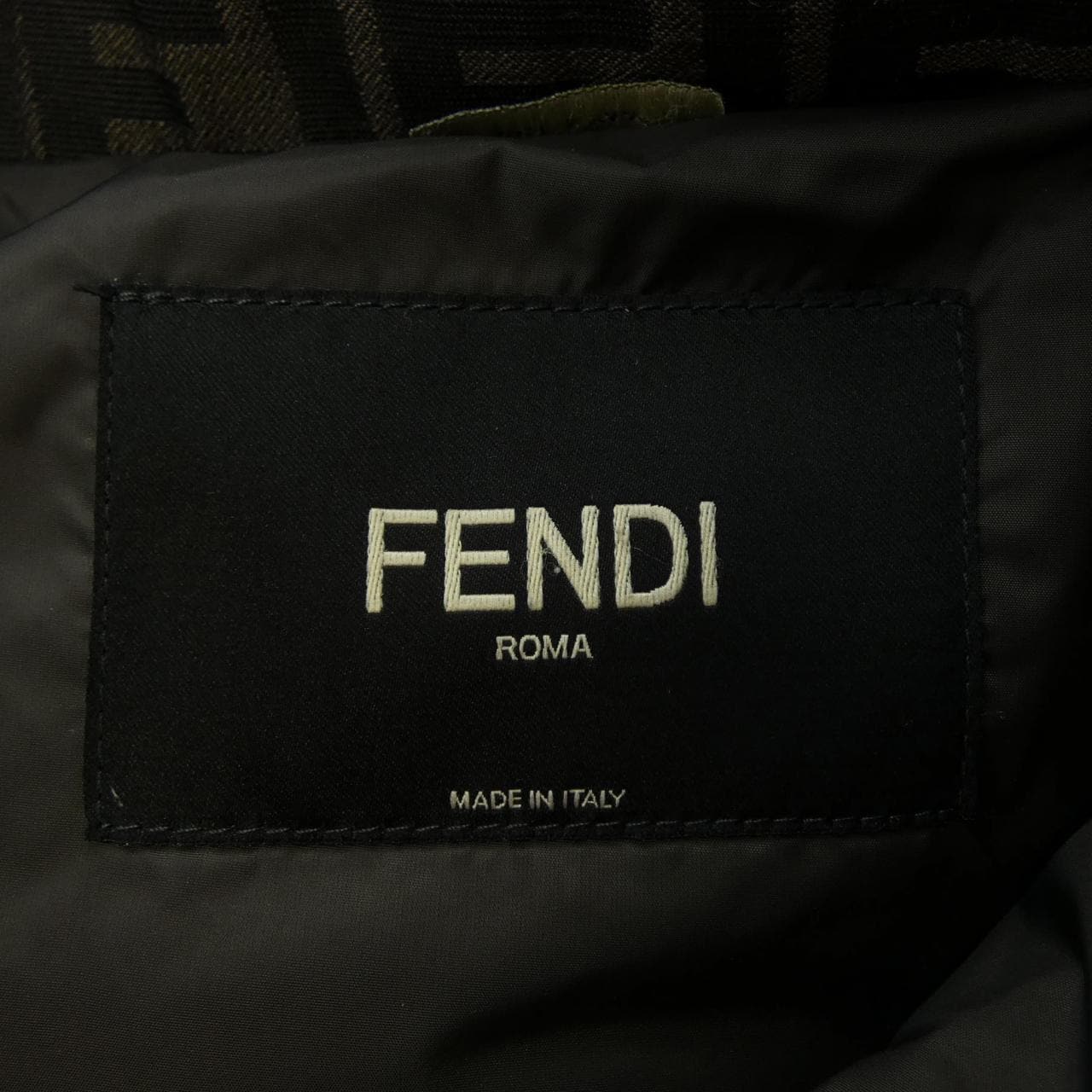フェンディ FENDI FAA946 ATN4 ダウンジャケット