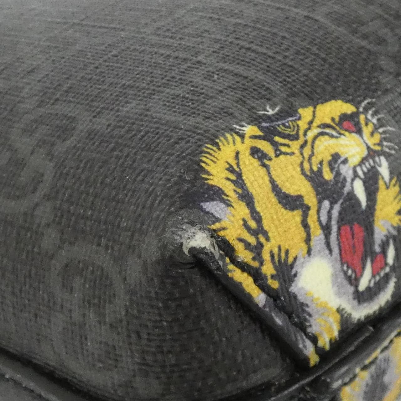 グッチ 709057 UXVAF バッグ