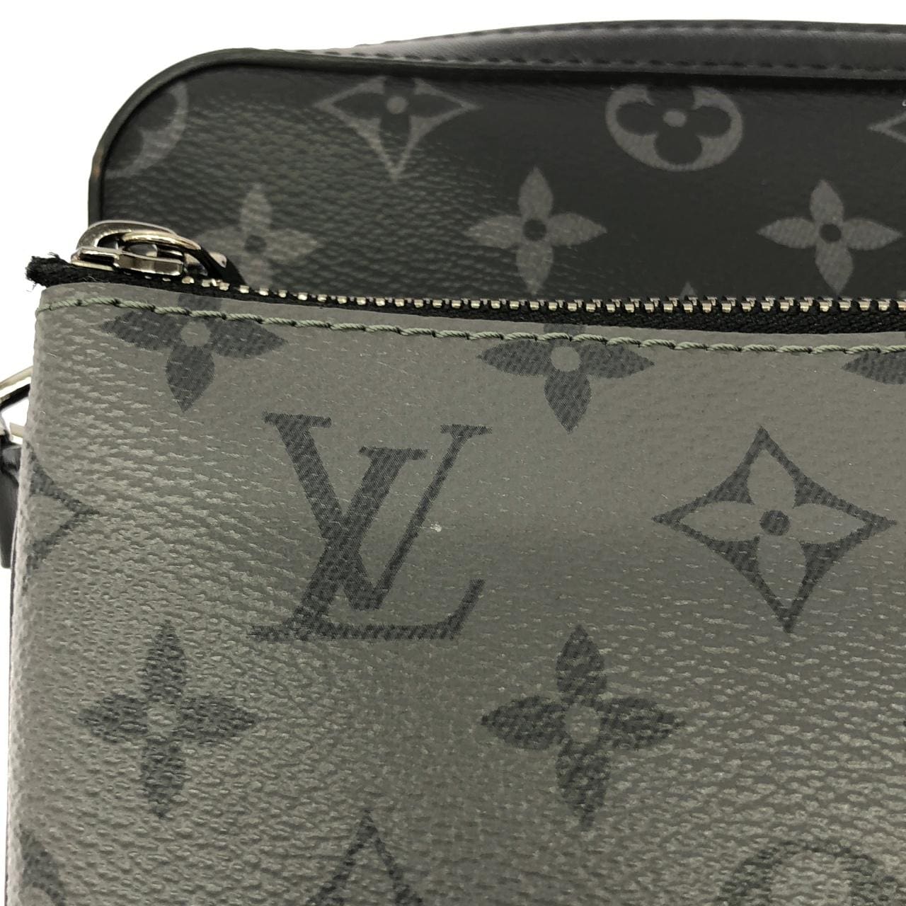 ルイヴィトン モノグラム エクリプス リバース トリオ メッセンジャー M69443 ショルダーバッグ