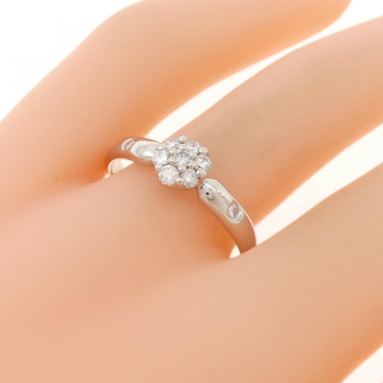 PT900 フラワー ダイヤモンド リング 0.28CT