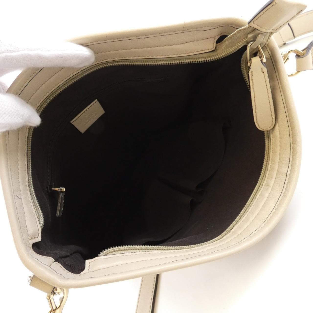 Gucci 388924 KQWFZ单肩包