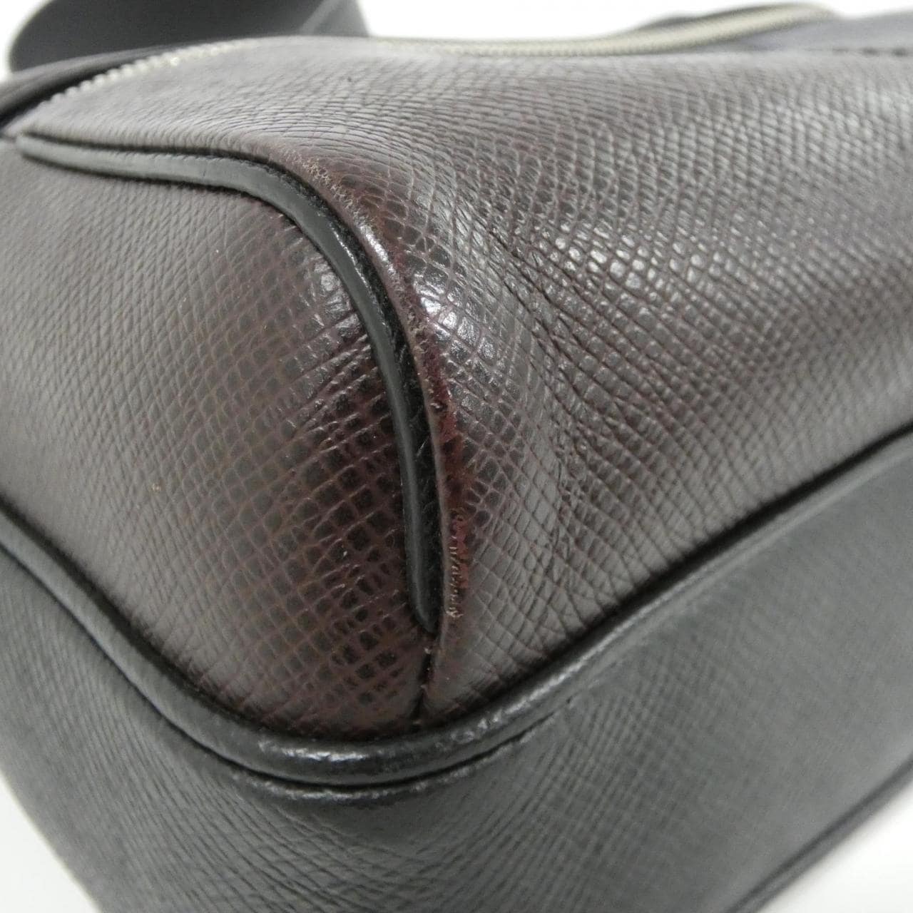 ルイヴィトン タイガ(Vパターン) アウトドア メッセンジャー PM M30703 ショルダーバッグ