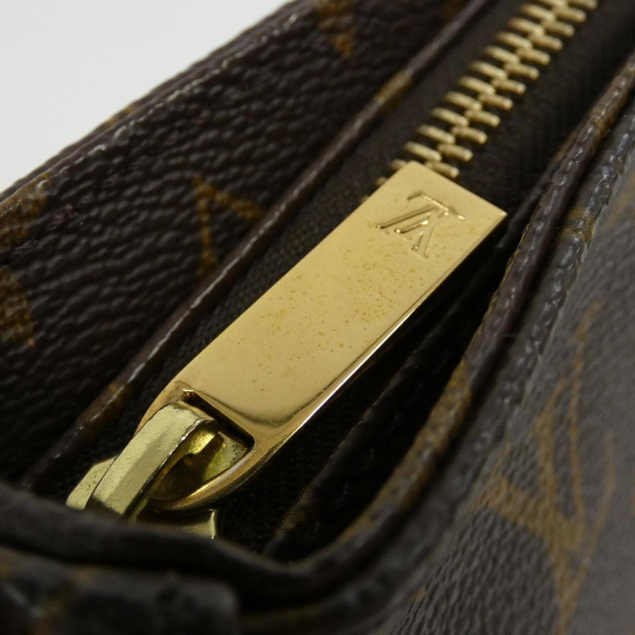 LOUIS VUITTON Monogram Loop 中号 M51146 单肩包