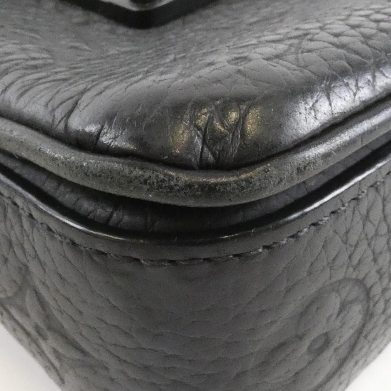 ルイヴィトン トリヨン モノグラム Sロック ヴェルティカル ウエアラブル ウォレット M81524 ショルダーバッグ