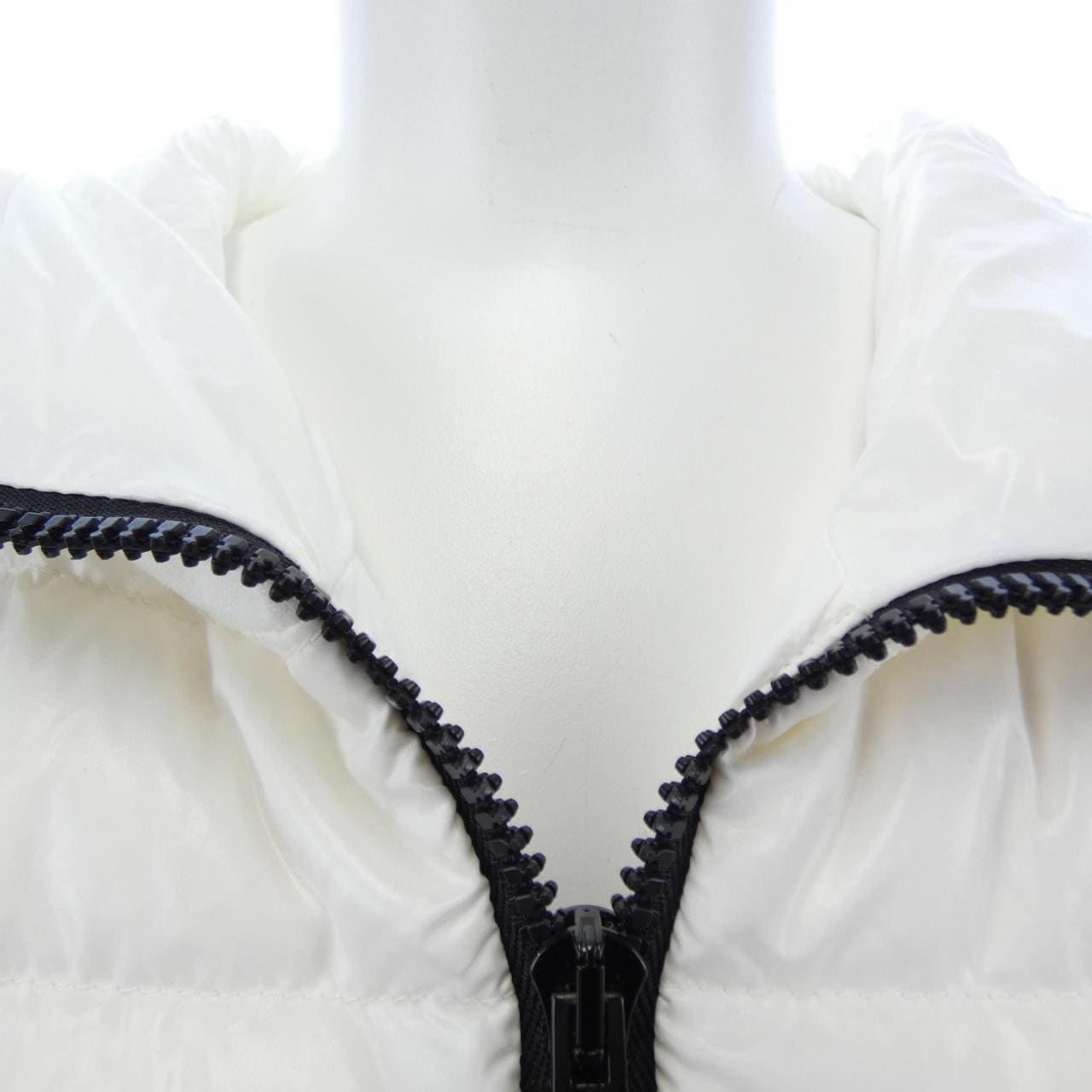 モンクレール MONCLER 20938G00028 ダウンジャケット