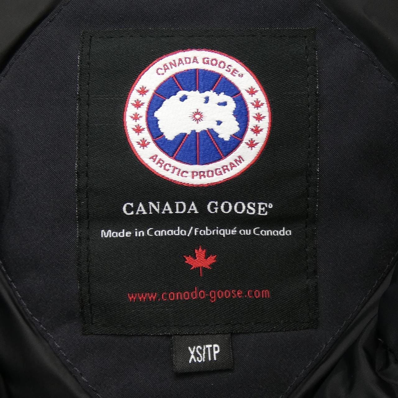 加拿大鹅CANADA GOOSE羽绒服