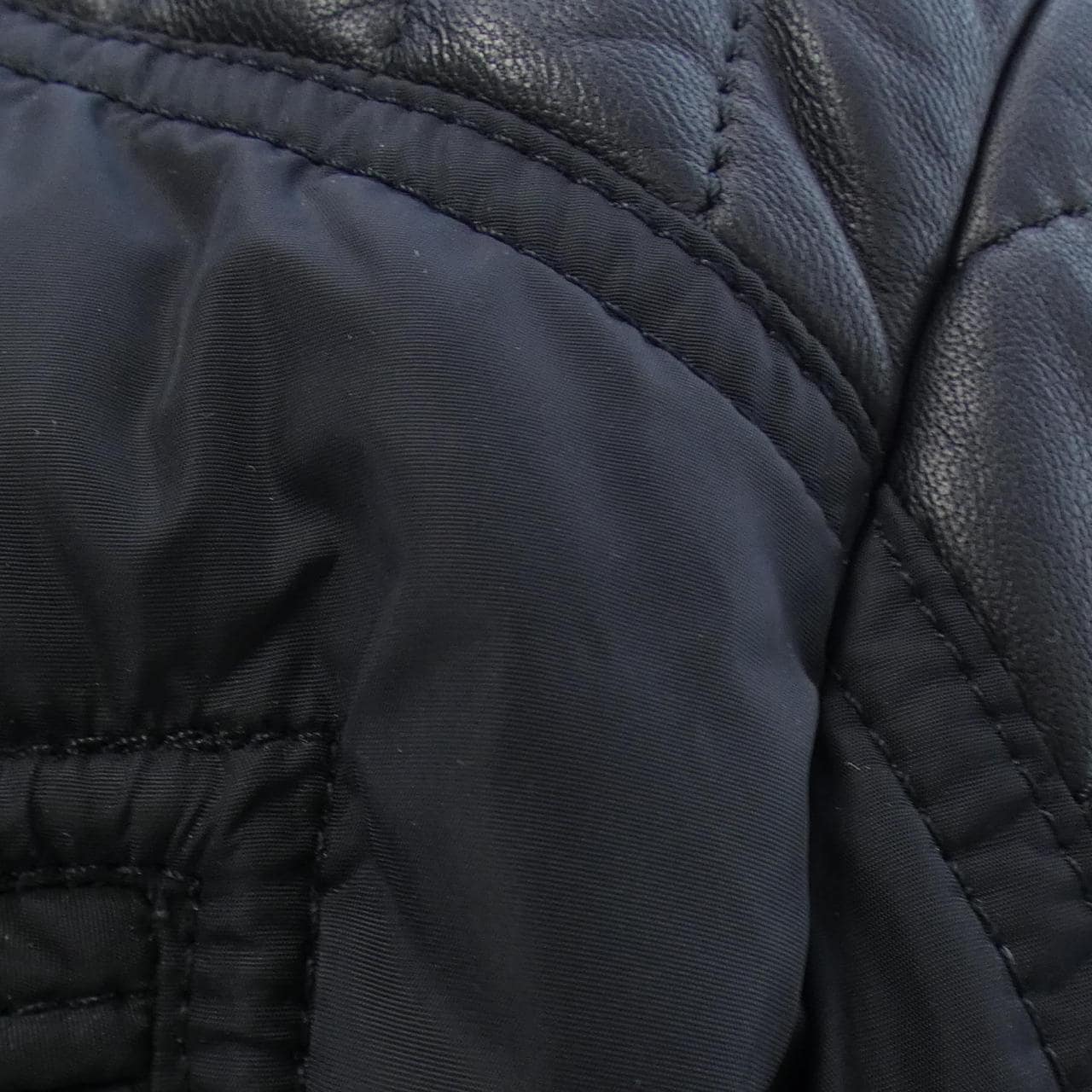 モンクレール MONCLER ダウンジャケット