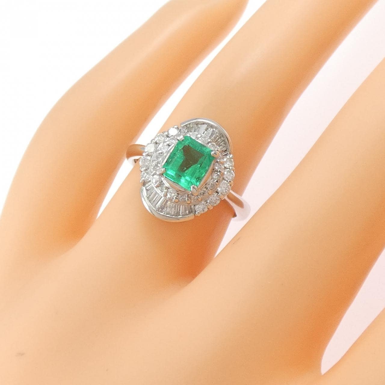 PT900 エメラルド リング 0.83CT