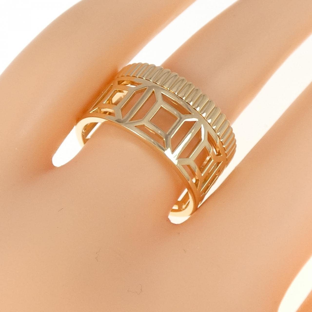 Boucheron Quatre Radiant镂空戒指