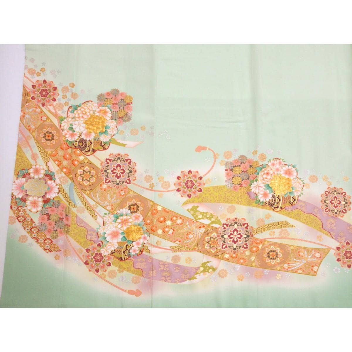 色留袖　友禅金彩加工　刺繍入り　丸に三ツ柏