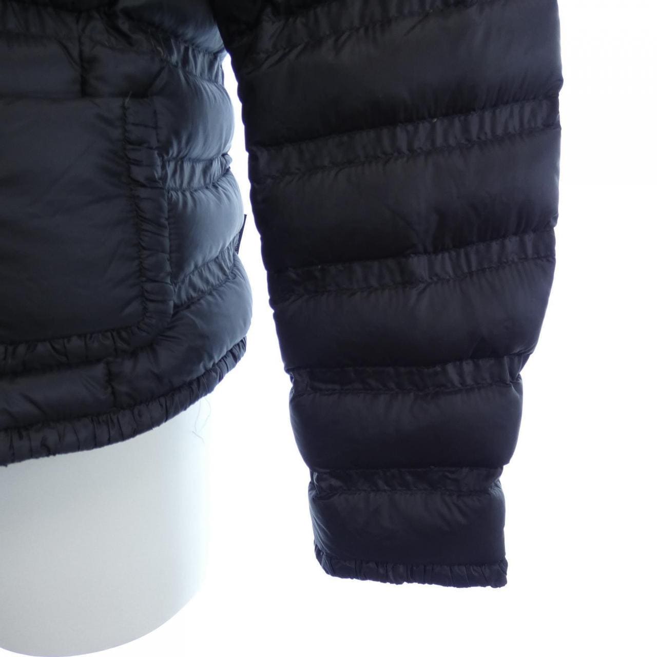 モンクレール MONCLER ダウンジャケット