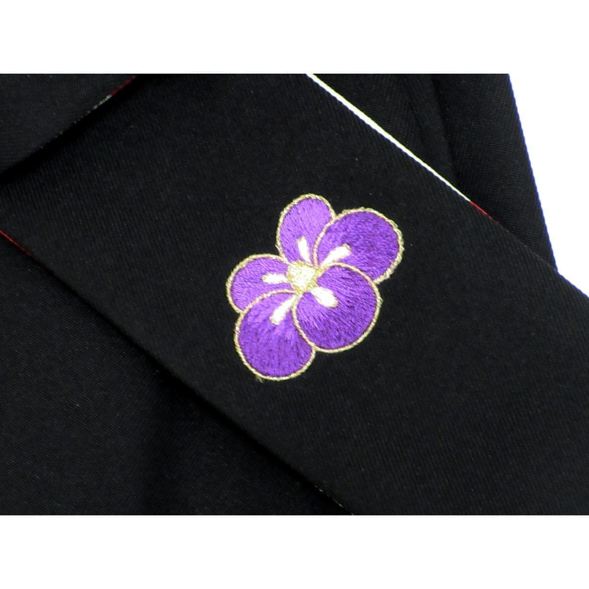 女袴　紅一点　刺繍入り　紐下１０２ｃｍ　３Ｌサイズ