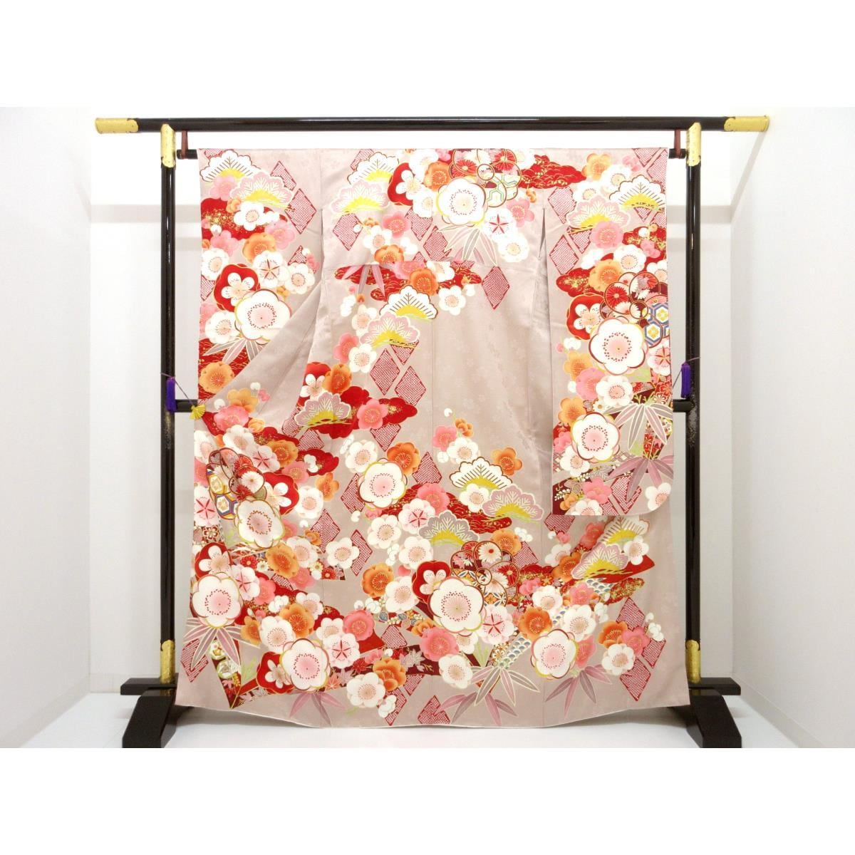 振袖　友禅金彩加工　刺繍入り