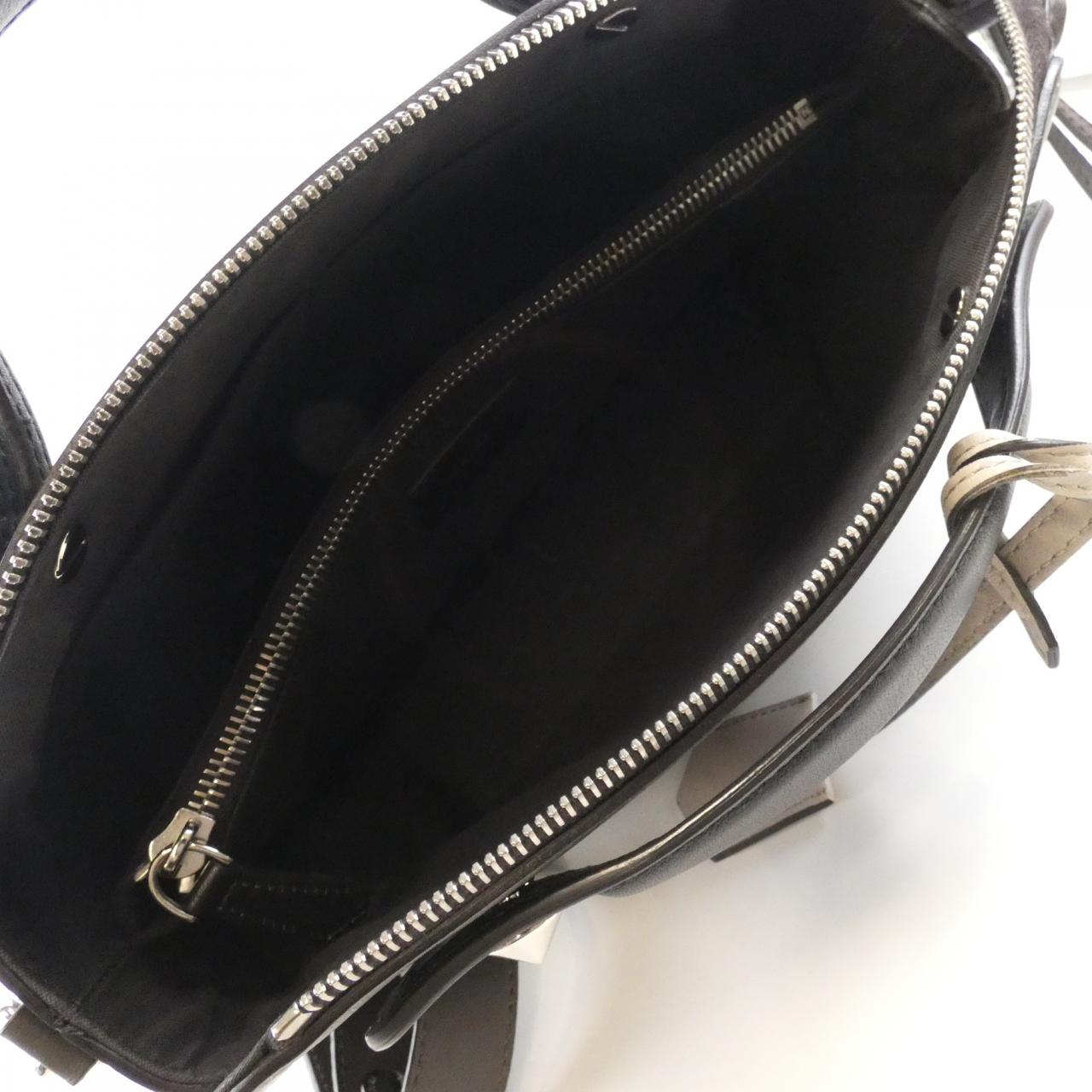 フェンディ バイ ザ ウェイ 8BL124 5QJ バッグ