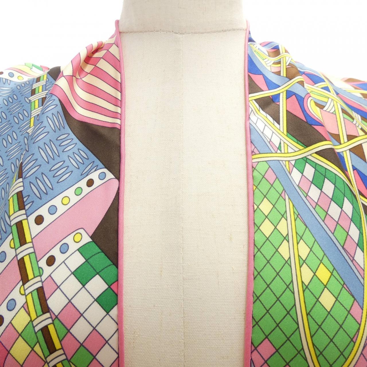 エルメス HERMES LE LABORATOIRE DU TEMPS 572702S トライアングルジェアン ショール