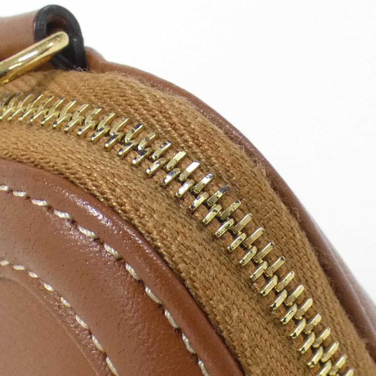 セリーヌ チェーン クラッチ キュイル トリオンフ 10E383DR8 ショルダーバッグ