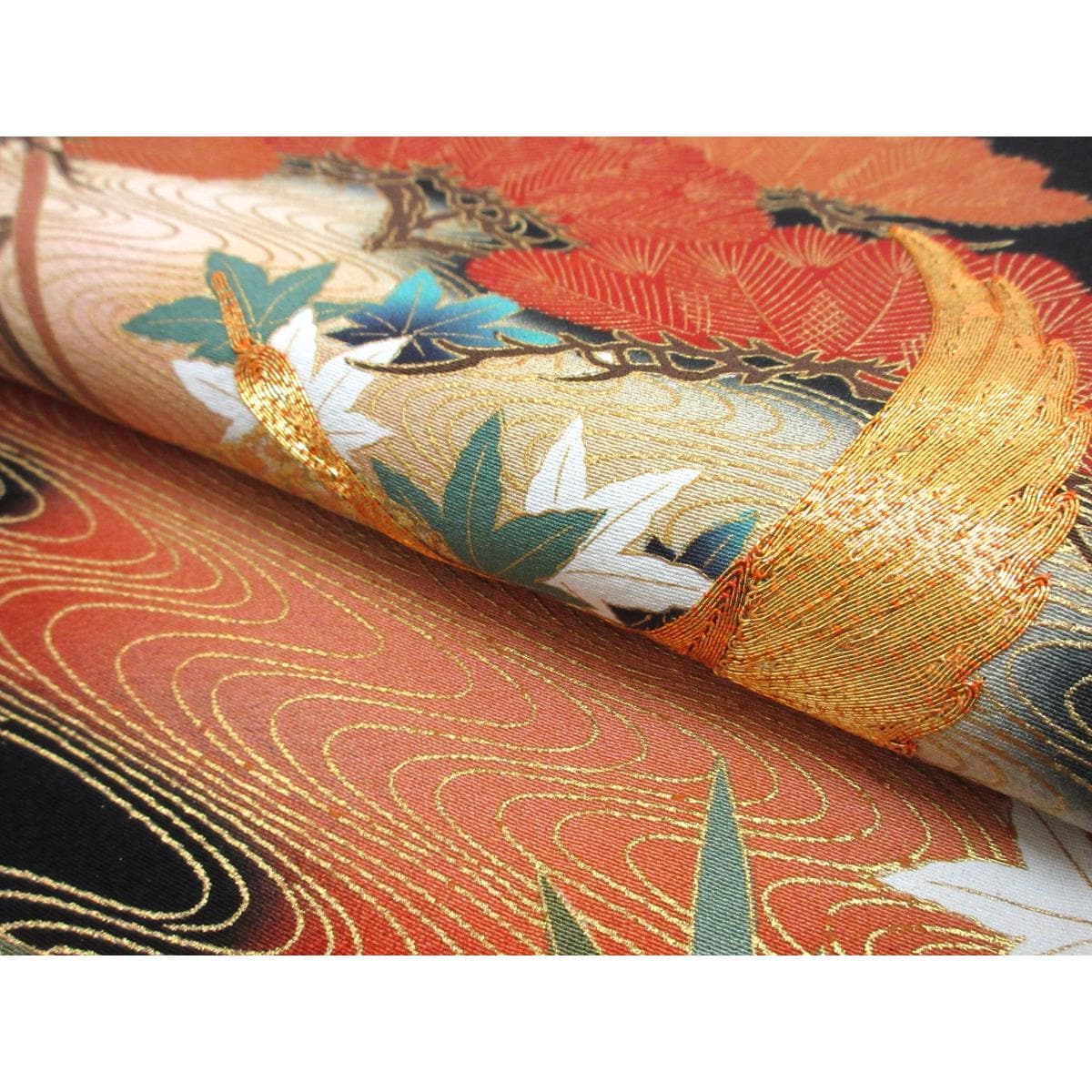 留袖　友禅金彩加工　刺繍入り　蔓柏