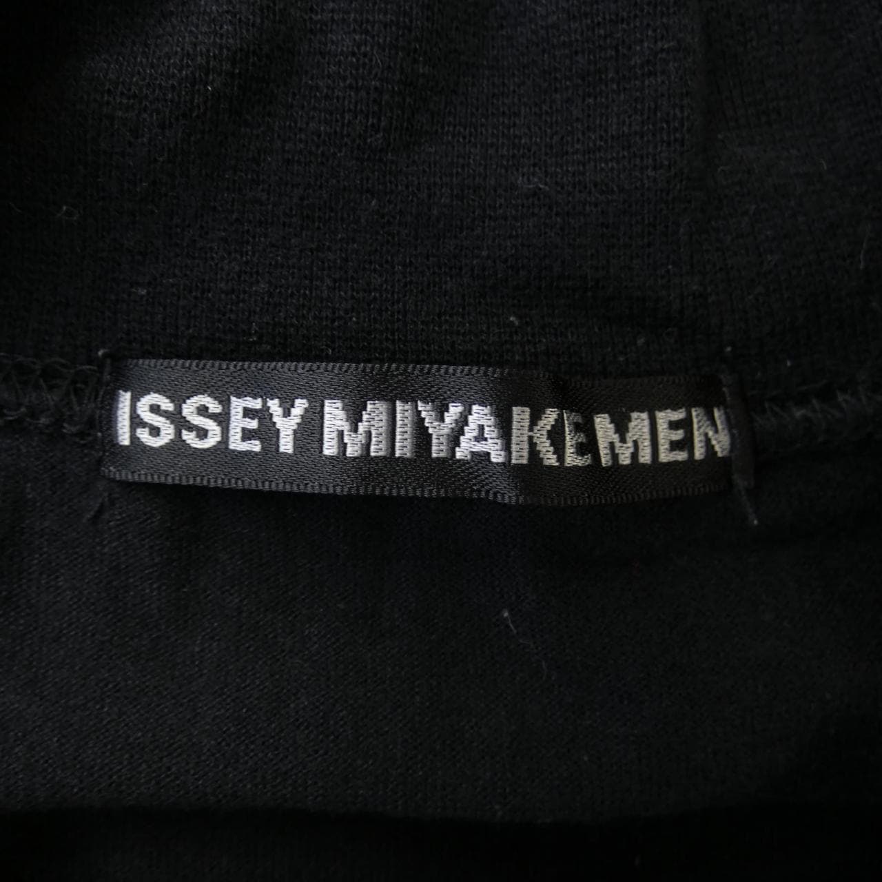 イッセイミヤケ ISSEY MIYAKE トップス