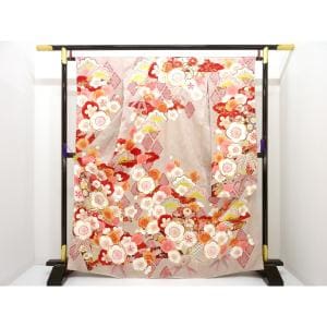 振袖　友禅金彩加工　刺繍入り