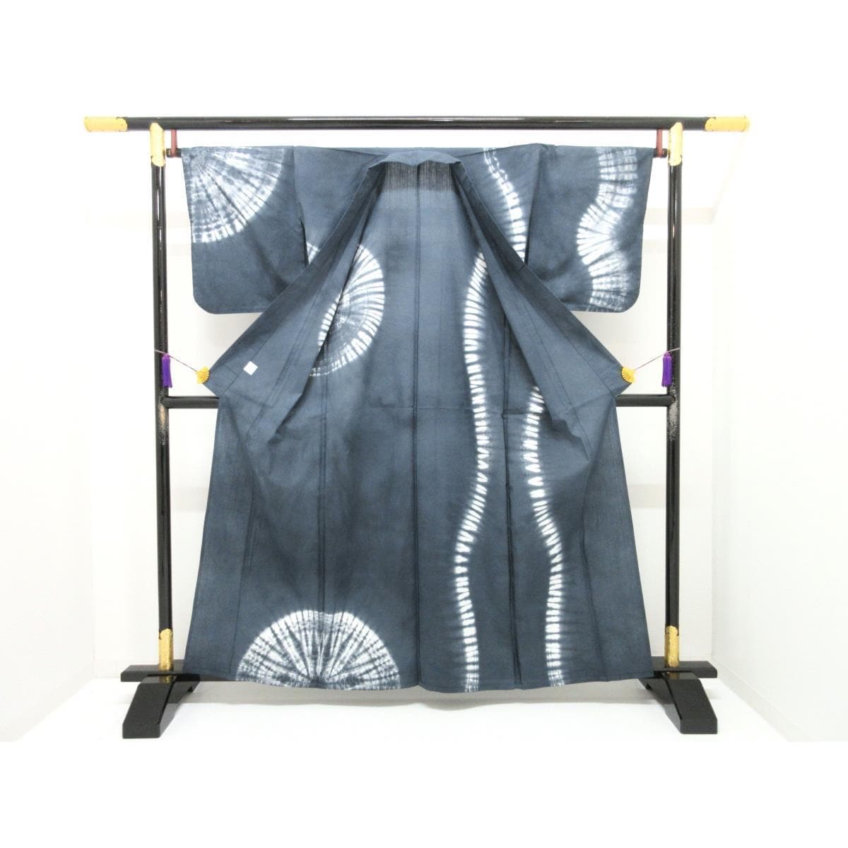 【新品】女ゆかた　絞り加工　Ｍサイズ
