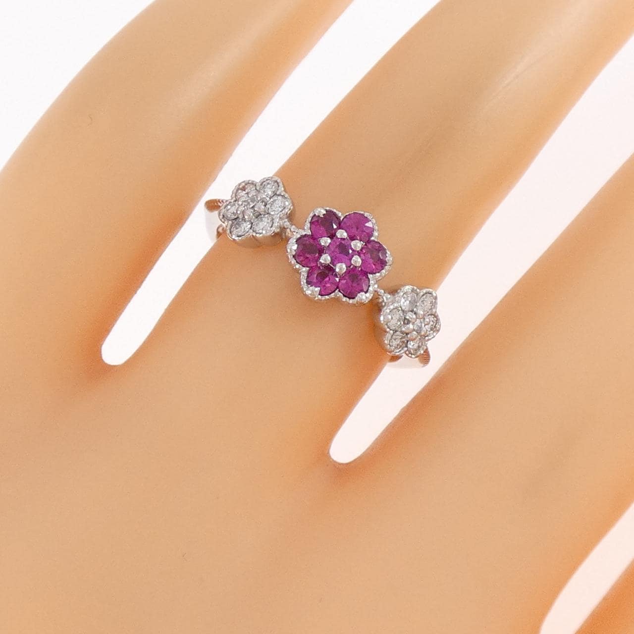 PT900 フラワー ルビー リング 0.35CT