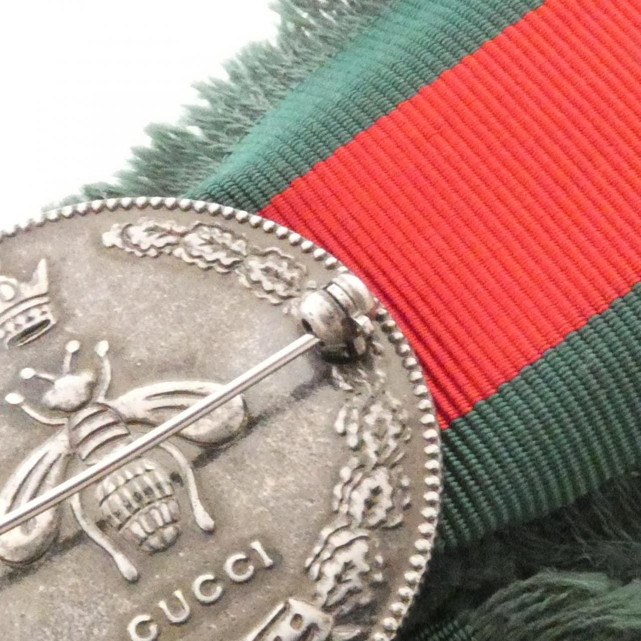 グッチ 490898 J8745 ブローチ