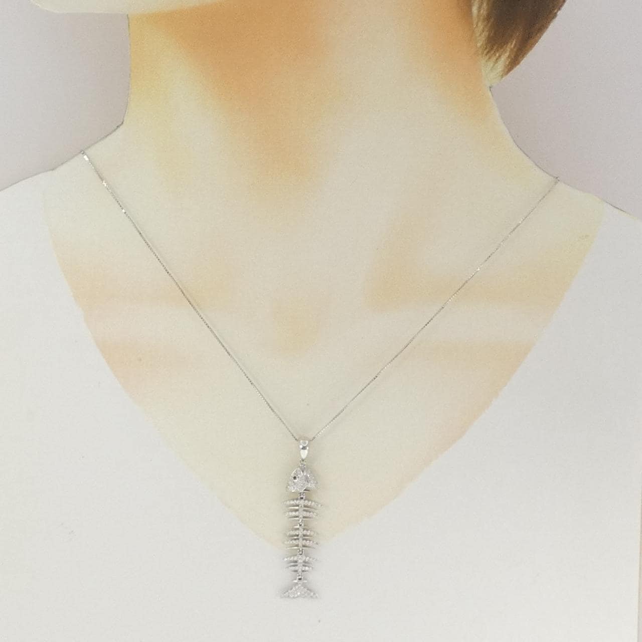 18KWG/K18WG フィッシュ ガーネット ネックレス 0.018CT