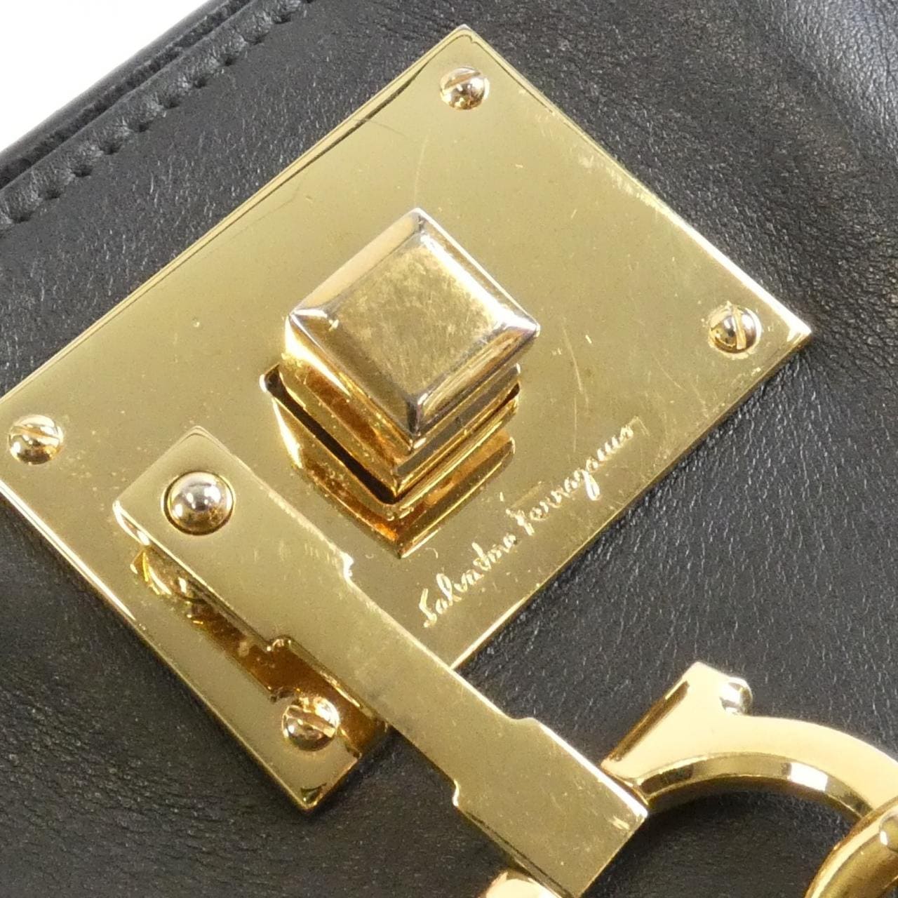SALVATORE FERRAGAMO Studio 21 H655 包