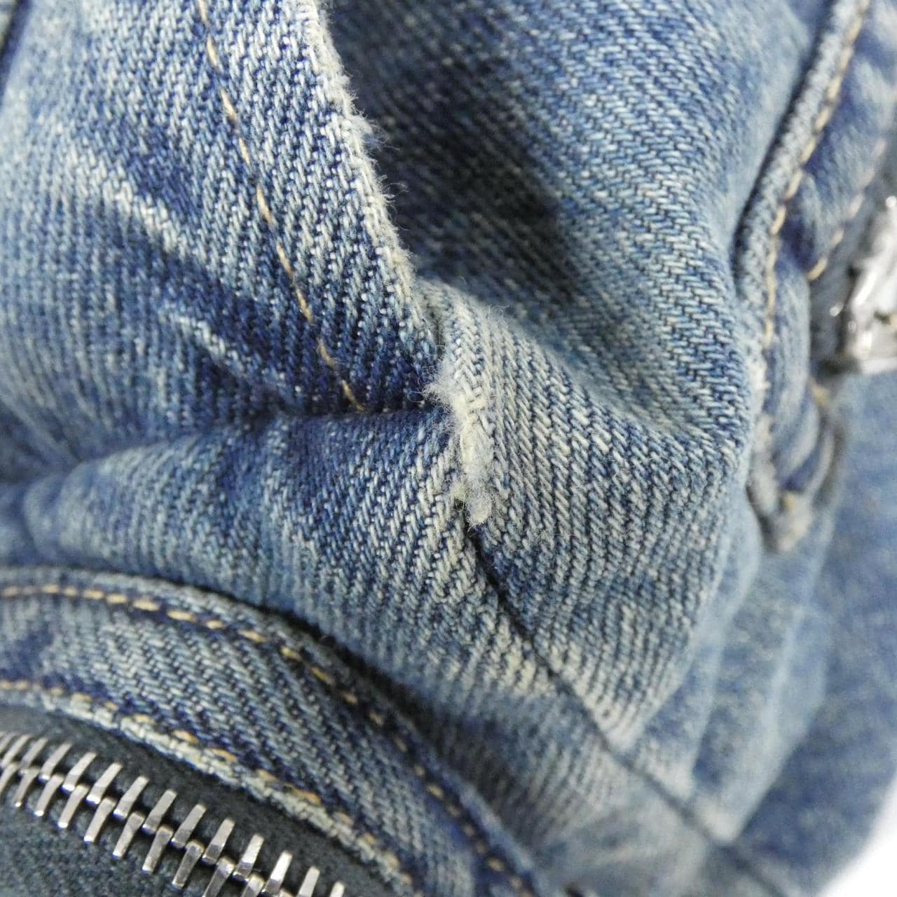 バレンシアガ SUPERBUSY SMALL 702167 2AA24 ショルダーバッグ