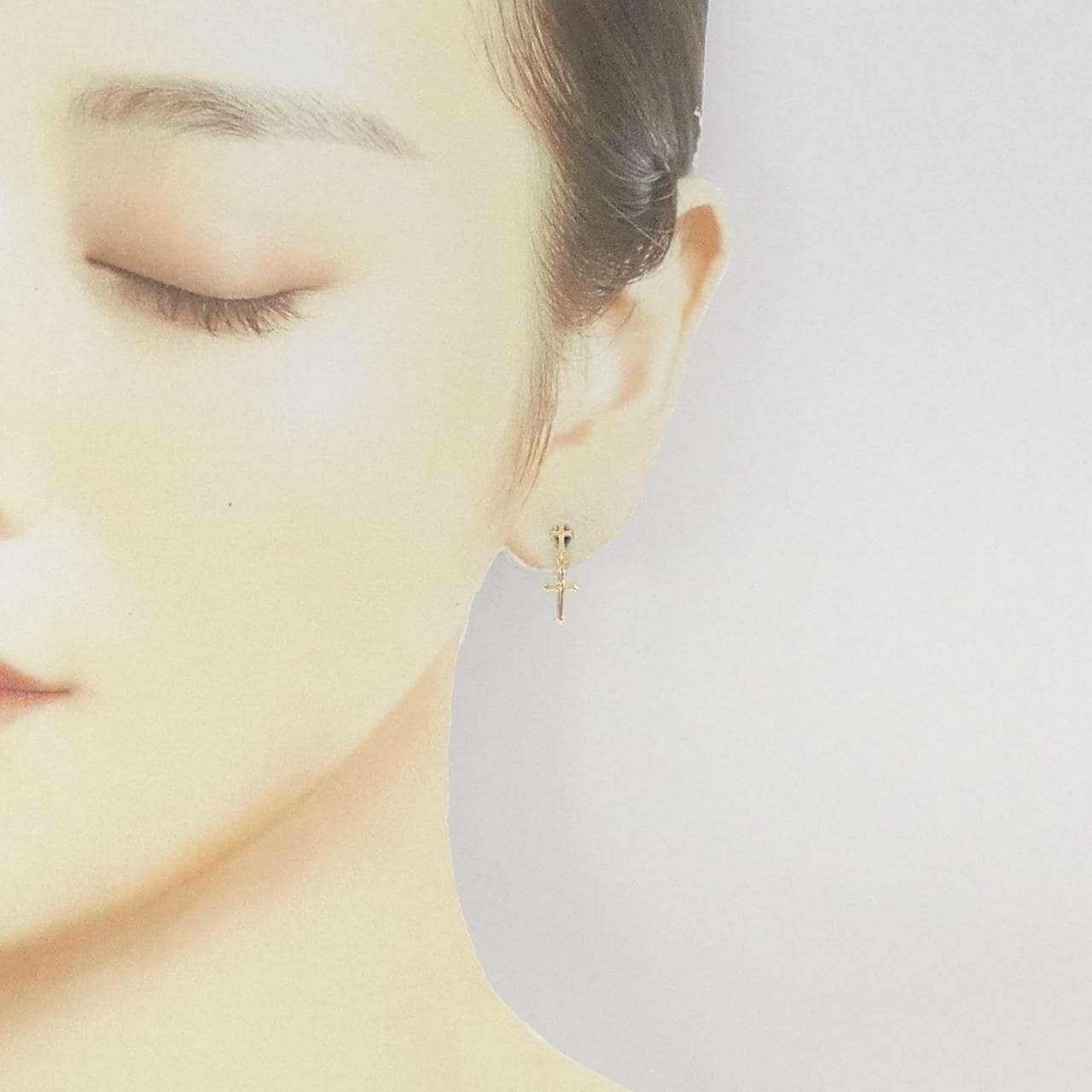 [BRAND NEW] K18YG cross earrings