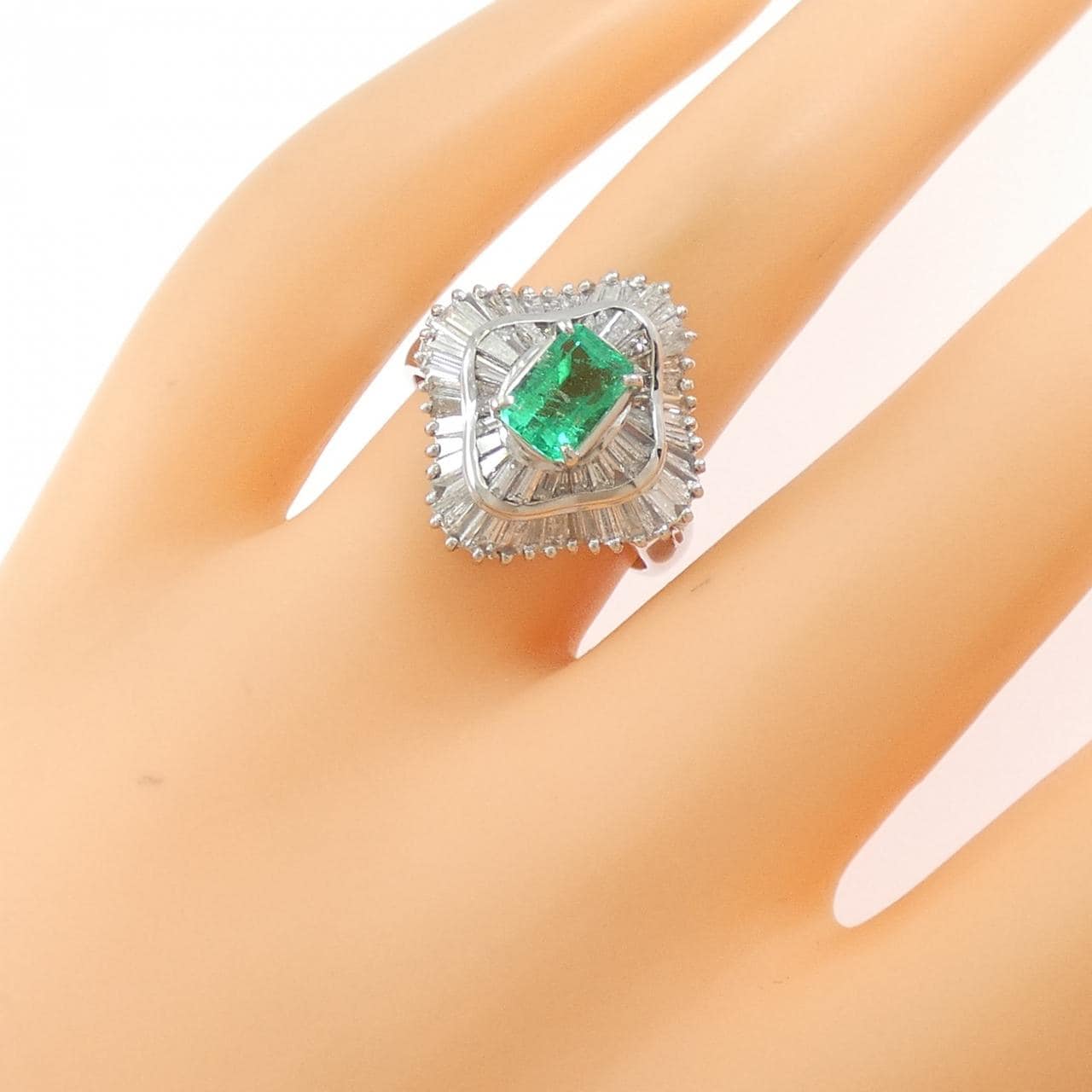 PT900 エメラルド リング 0.819CT
