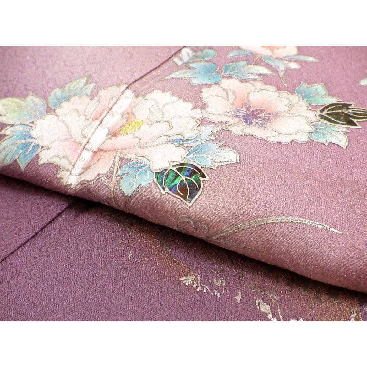 [Unused items] Visiting Kimono by Fujimoto Takashi with Mother-of-Pearl and Gold Yuzen