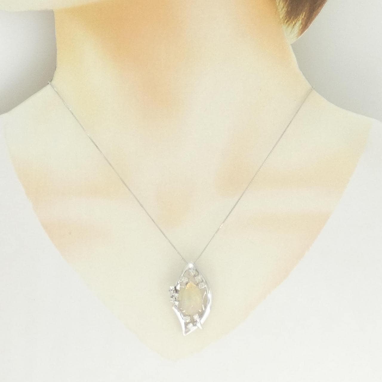 K18WG オパール ネックレス 3.34CT