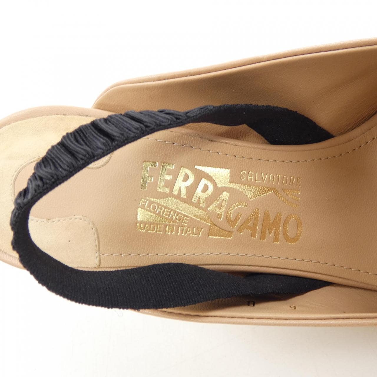 サルヴァトーレフェラガモ SALVATORE FERRAGAMO パンプス