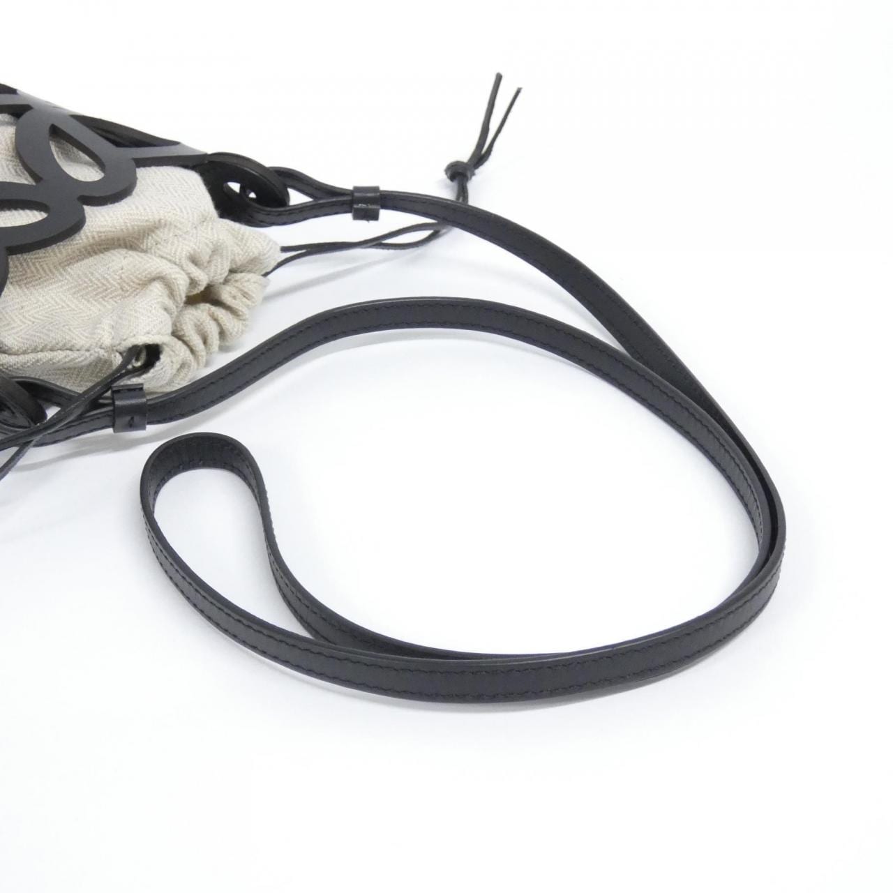 ロエベ アナグラム カット アウト ポケット C922Y62X02 ショルダーバッグ